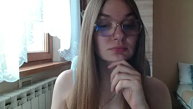 LooveELLYx online show from July 1, 2026, 1:22 pm
