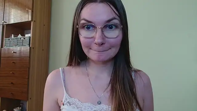 LooveELLYx online show from July 28, 2026, 6:20 pm