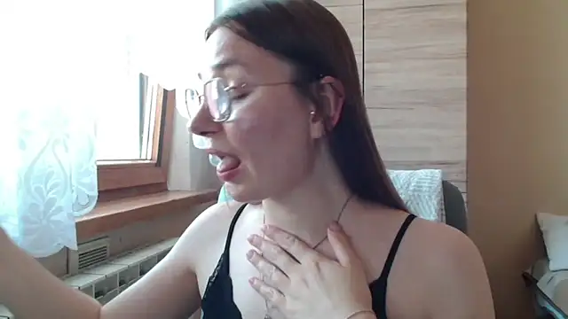 LooveELLYx online show from June 29, 2026, 10:15 am
