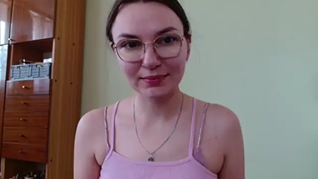 LooveELLYx online show from July 16, 2026, 6:32 am