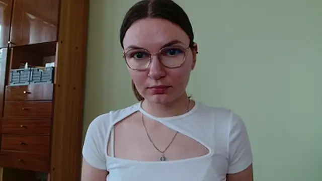 LooveELLYx online show from July 15, 2026, 6:31 am