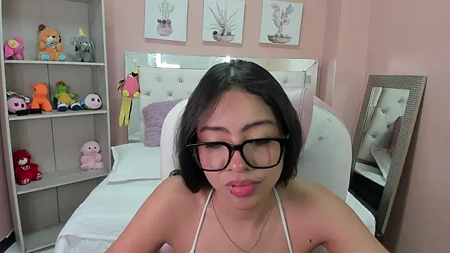 Snapshot of Sky_winter chatting on February 15, 2026, 3:33 pm Sky winter online show from February 15, 2026, 3:33 pm