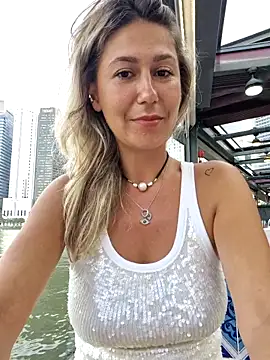 Snapshot of CelynaRoss chatting on February 27, 2026, 10:04 am CelynaRoss online show from February 27, 2026, 10:04 am