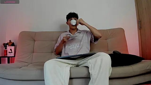 2Amateur Guys online show from November 6, 2025, 10:25 pm