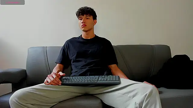 2Amateur Guys online show from January 18, 2026, 10:02 pm