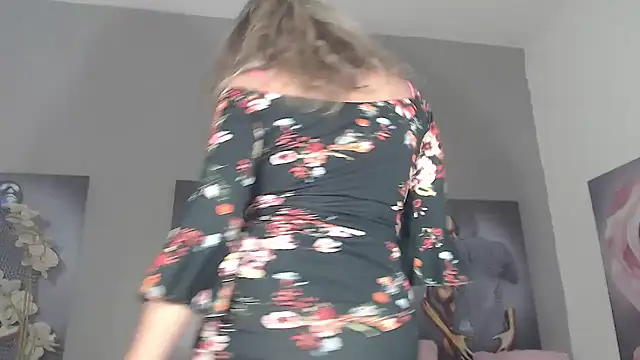 Snapshot of AntonellaBlanc chatting on July 16, 2026, 5:04 am AntonellaBlanc online show from July 16, 2026, 5:04 am