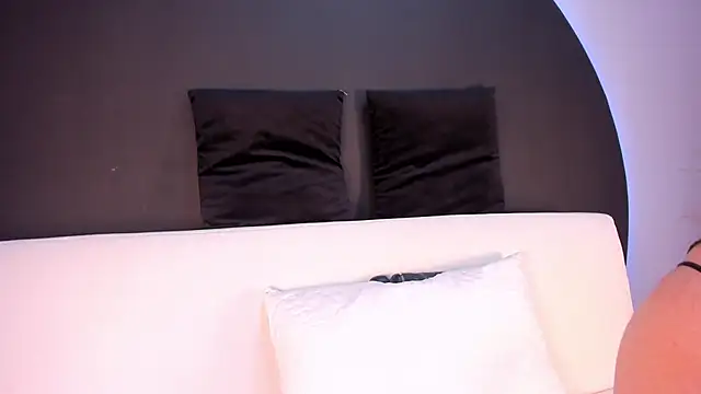 Carly lopez online show from April 22, 2026, 11:44 pm
