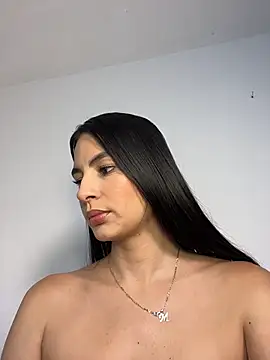 Snapshot of MartiinaRosse chatting on August 2, 2026, 8:23 am MartiinaRosse online show from August 2, 2026, 8:23 am
