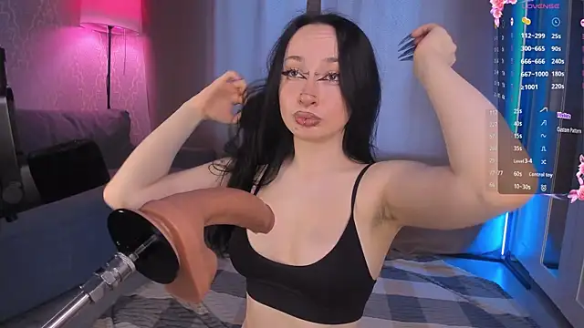 Juicy Vikki online show from March 18, 2026, 11:13 am