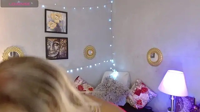 Corinndupontx online show from September 29, 2025, 8:58 pm