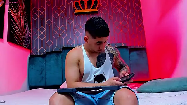 king falconer online show from September 23, 2025, 6:09 am