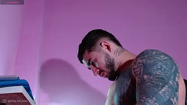 Snapshot of king_falconer chatting on March 6, 2026, 7:31 pm king falconer online show from March 6, 2026, 7:31 pm