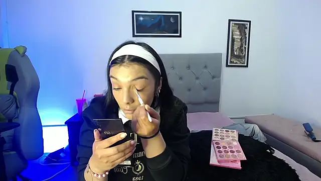 Esmeraldaa- online show from October 26, 2025, 5:08 am