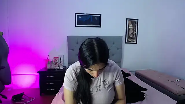 Esmeraldaa- online show from October 24, 2025, 4:22 am