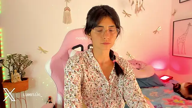 princessluna 19 online show from July 10, 2026, 9:37 pm