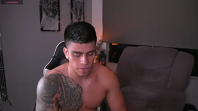 tyler muscle1 online show from October 11, 2025, 2:23 am