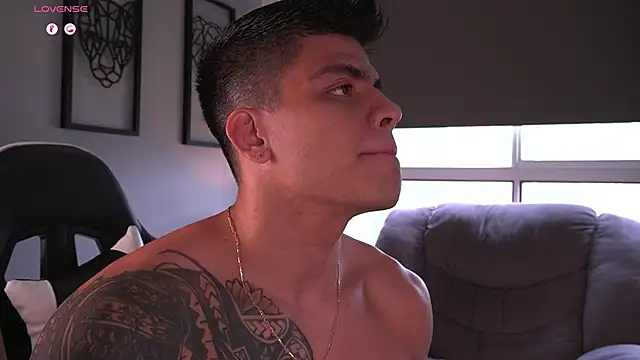 tyler muscle1 online show from September 11, 2025, 3:34 pm