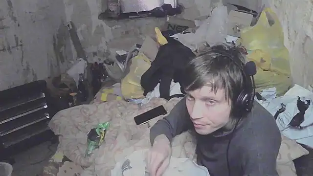 makarov1993 online show from May 4, 2026, 5:44 am
