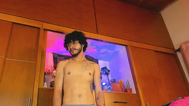 emmmalym online show from September 18, 2025, 1:41 am