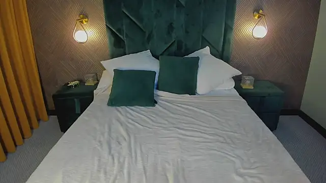 Chloee White online show from January 15, 2026, 9:45 am