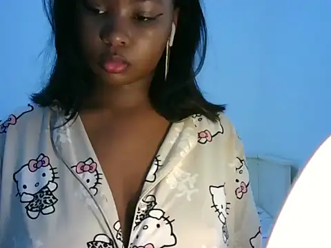 zoe215 online show from June 12, 2026, 11:52 am