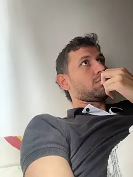 Michaell Spinelly online show from October 26, 2025, 2:39 pm