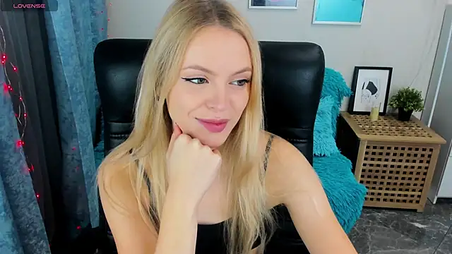 KatherineePierce online show from October 1, 2025, 5:28 pm