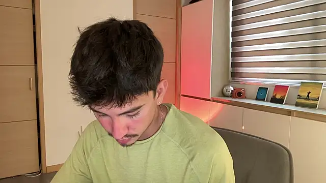 sweettaaron01 online show from December 15, 2025, 6:03 pm