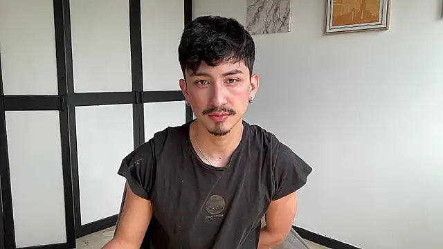 sweettaaron01 online show from February 24, 2026, 6:31 pm