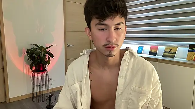 sweettaaron01 online show from October 15, 2025, 5:32 pm