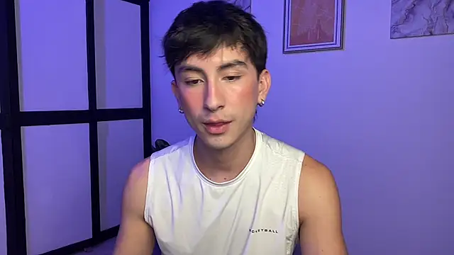 sweettaaron01 online show from June 3, 2026, 12:44 am