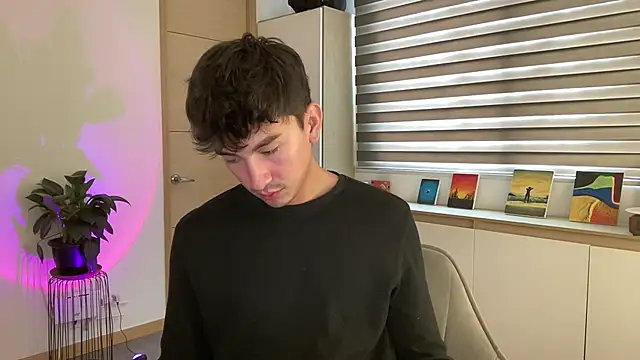 sweettaaron01 online show from October 8, 2025, 6:30 pm