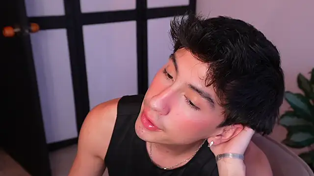 sweettaaron01 online show from June 17, 2026, 11:03 pm