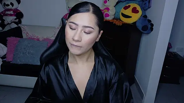 evelyn ch  online show from October 16, 2025, 10:45 am