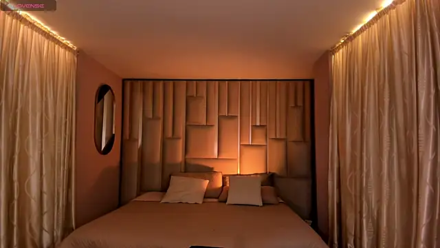 IsabellaMoreau online show from November 4, 2025, 8:01 pm