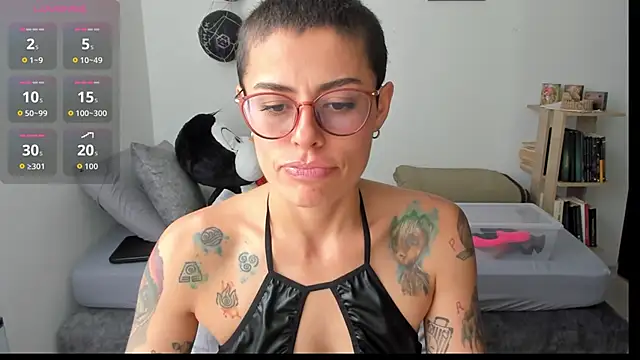 natt op online show from October 3, 2025, 8:32 pm