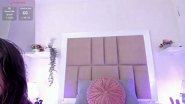 Alisson Owen online show from October 1, 2025, 3:22 am