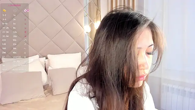 Nelly Kimm online show from September 30, 2025, 2:17 am