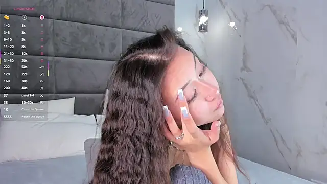 Nelly Kimm online show from October 7, 2025, 1:06 am