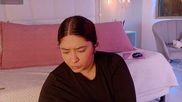 Leah Bensson online show from October 11, 2025, 3:02 pm