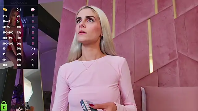 SelenaDaze online show from September 19, 2025, 3:10 am