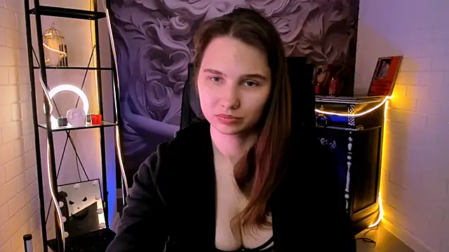 Snapshot of TessaMill chatting on June 18, 2026, 9:36 am TessaMill online show from June 18, 2026, 9:36 am