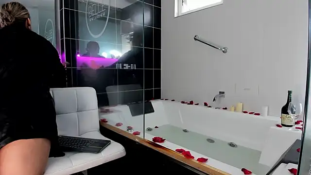 NicoleDiior online show from January 8, 2026, 2:01 pm