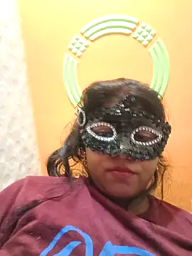 Dassing strip couple online show from October 23, 2025, 7:40 am