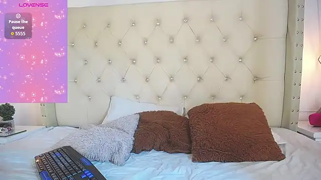 larandemon online show from September 16, 2025, 3:18 am