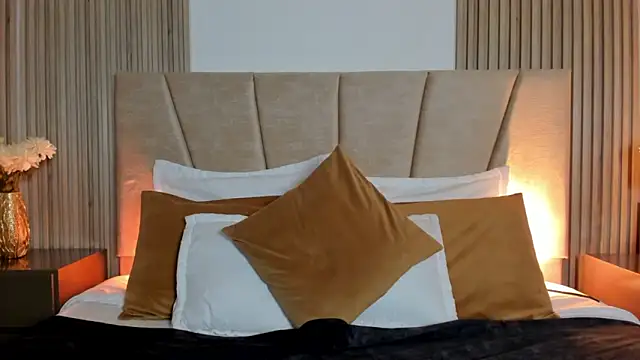 Victoria Beaumont online show from November 6, 2025, 11:36 am