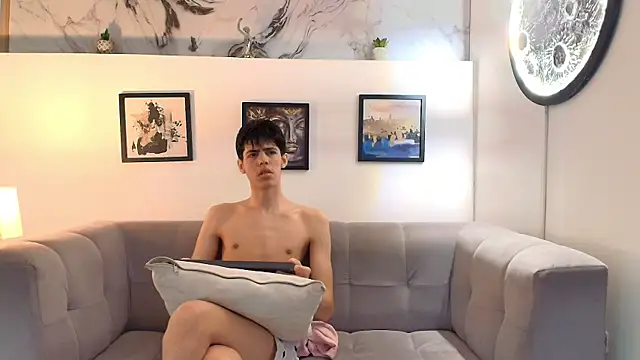 TWINKS FRIENDS online show from April 30, 2026, 1:18 pm