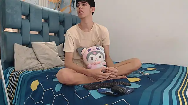 TWINKS FRIENDS online show from March 29, 2026, 3:24 pm