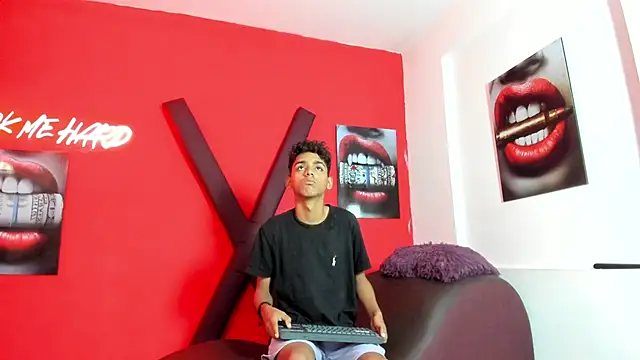 TWINKS FRIENDS online show from June 11, 2026, 1:19 pm