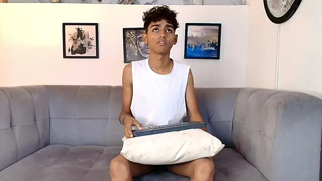 TWINKS FRIENDS online show from April 22, 2026, 1:29 pm